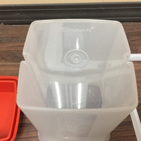 Vintage Tupperware 1560-8 Pickle Keeper with Lid 1562-1 and Lifter 1561-3 - Picture 11 of 14